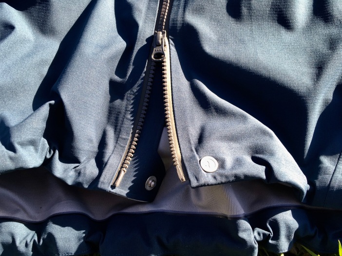 Fjallraven Bergtagen Eco-Shell Jacket Double Zipper Bottom Push Button.jpg
